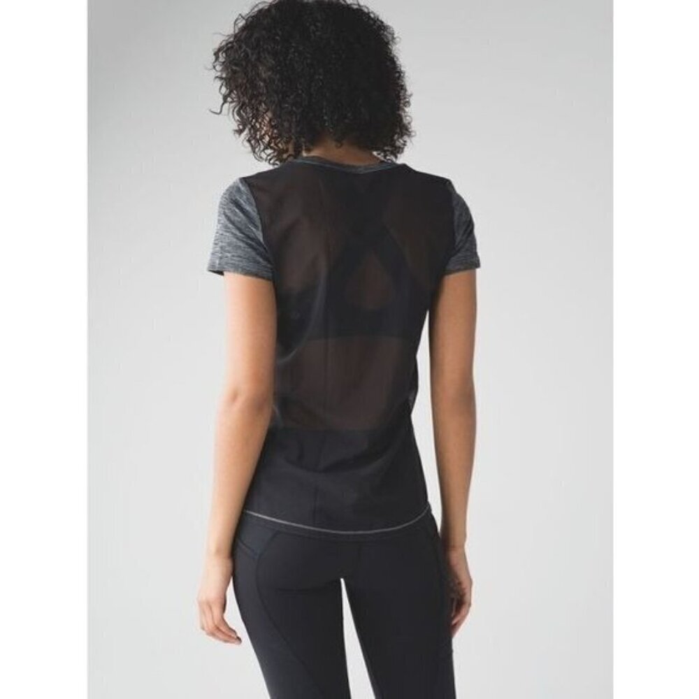 Lululemon Tee Beat the Heat Short Sleeve T-Shirt Mesh Back Gray Black Yoga Worko